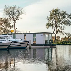 Homeboat Glamping Botel